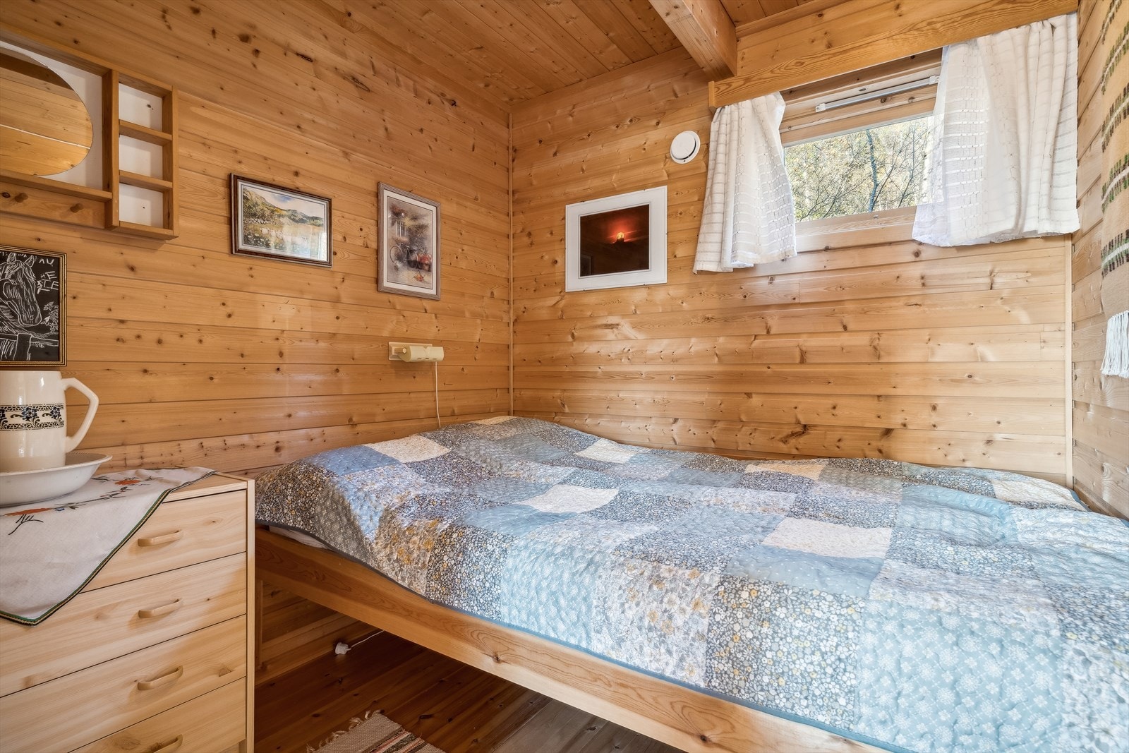 Soverom 2 er av tilnærmet samme størrelse. Galleribilde