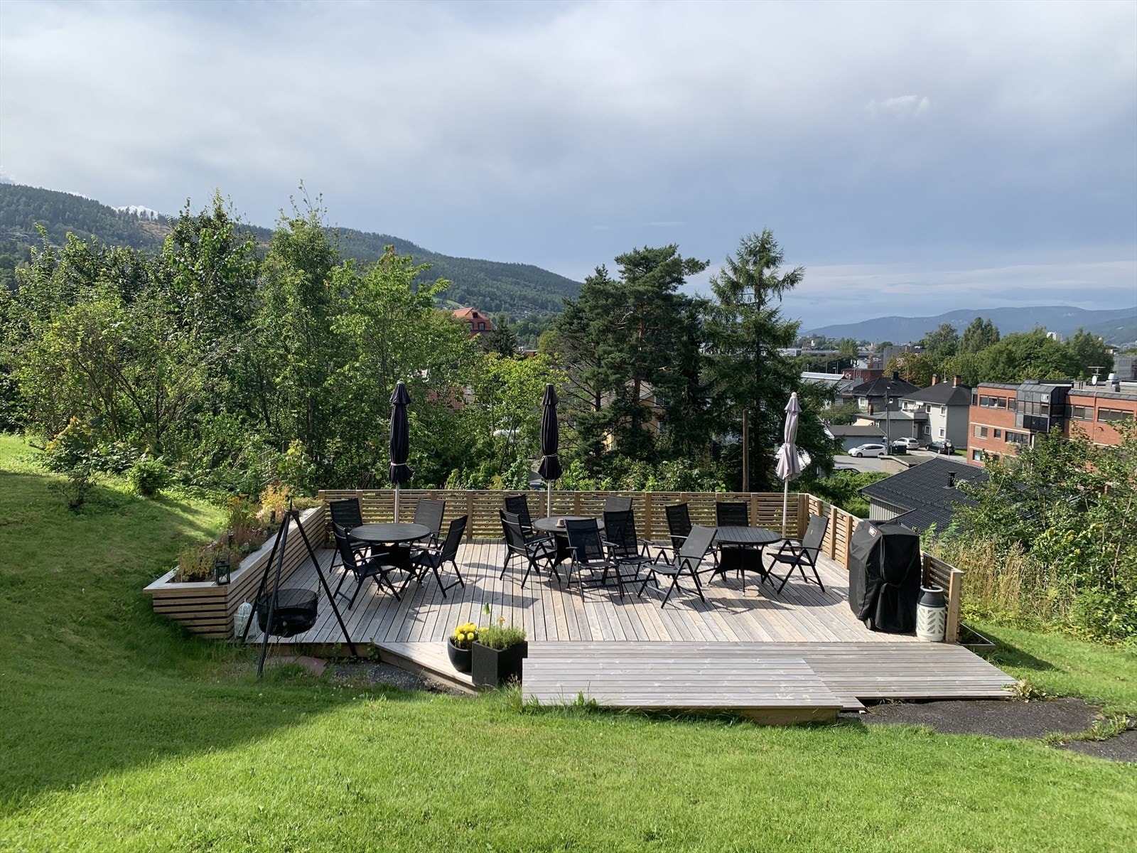 Nyoppusset og flott felles uteplass. Galleribilde