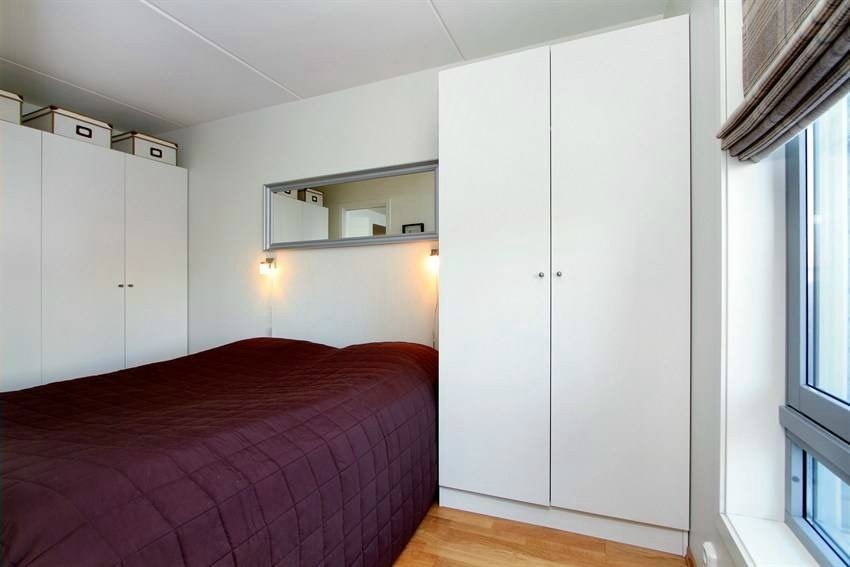 Soverom med mye garderobeplass Galleribilde