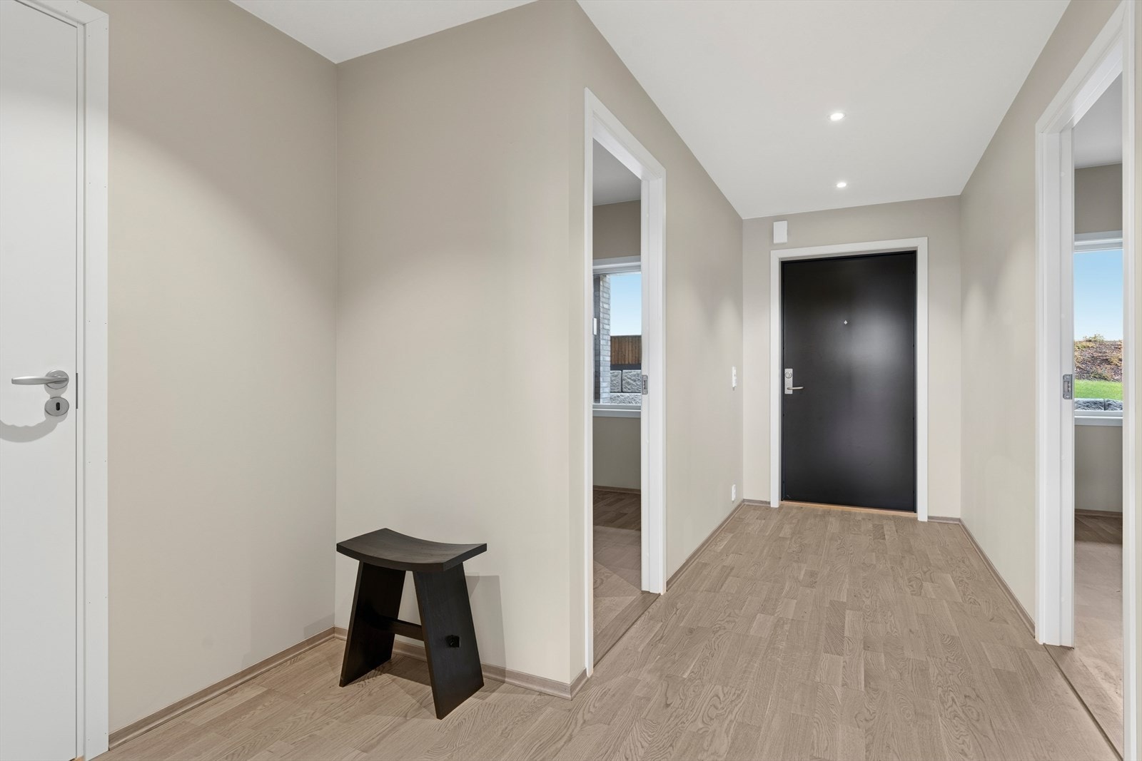 Entreen har god plass til diverse oppbevaringsløsninger. Galleribilde