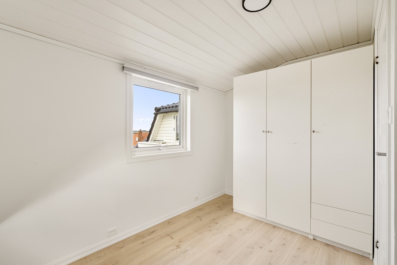 Her er det også god lagringsplass i garderobeskap. Galleribilde