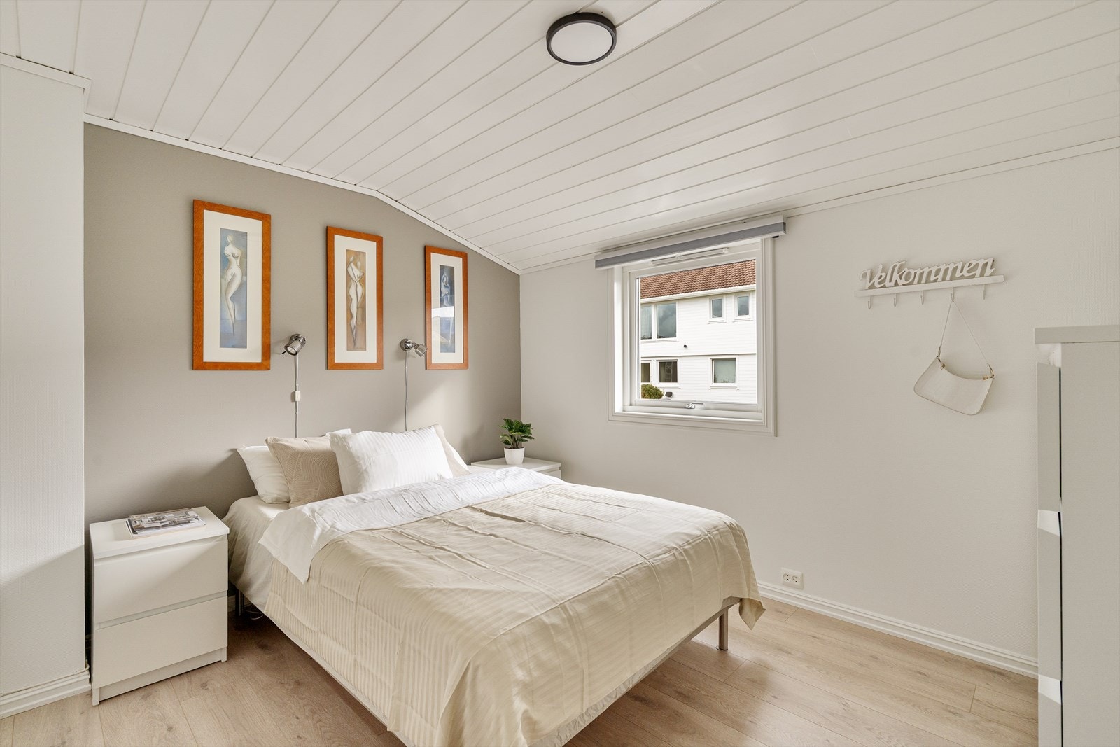 Soverom nr 2 med plass til dobbeltseng. Galleribilde