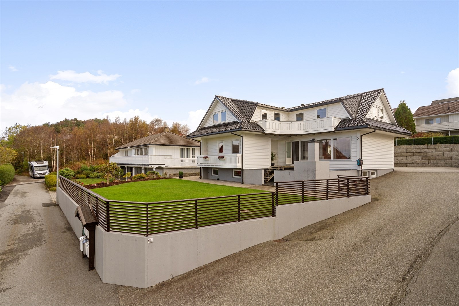 Velkommen til Steinhaugvegen 5 presentert av EiendomsMegler1 v/Jarl Tjelta. Galleribilde