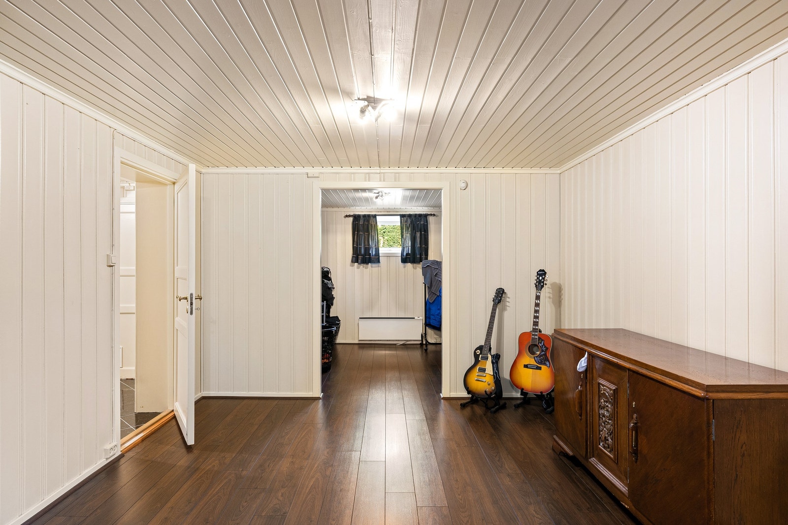 I kjelleren inngår også tre romslige boder som representerer meget gode lagringsmuligheter. Galleribilde