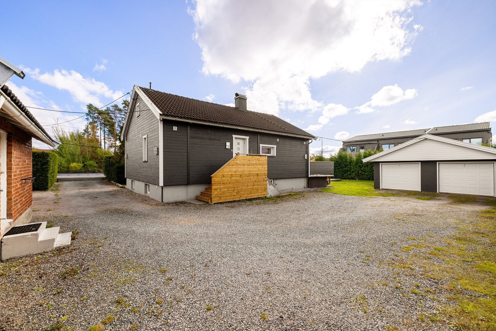 Eneboligen er i senere år betydelig oppgradert. Fasaden ble i 2016 etterisolert og kledd om. Alle vinduer er skiftet ut i 2016 og 2011. Galleribilde
