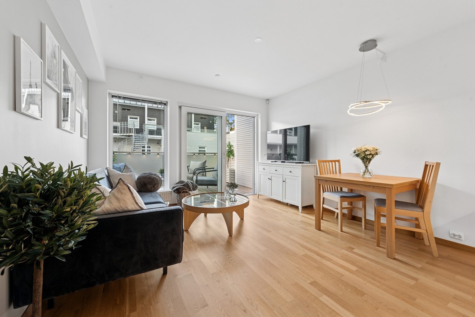 Nærheten til tog og Oslo Lufthavn, gjør dette til en utmerket pendlerleilighet. Galleribilde