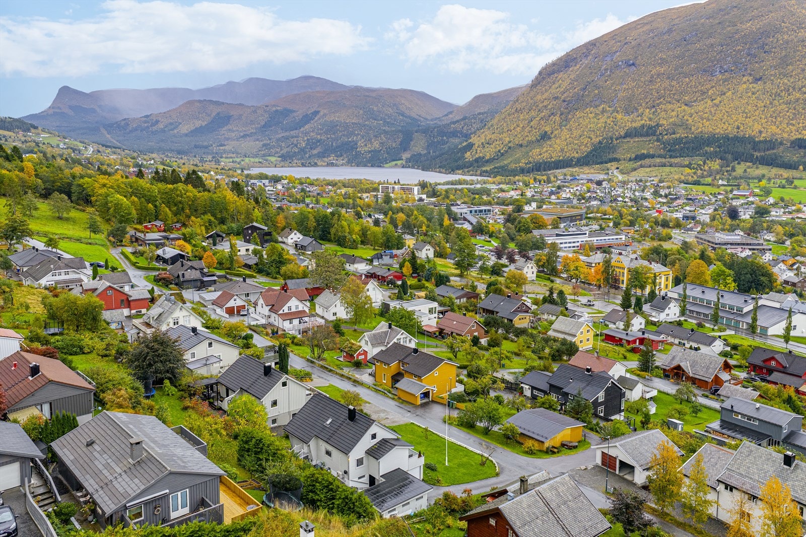 Eiendommen ligger i en rolig og veletablert gate Galleribilde