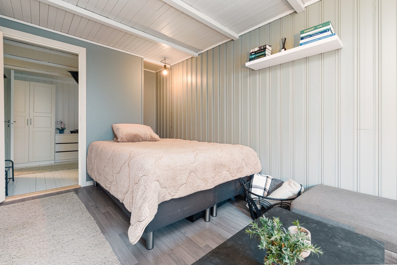 Soverommet er overflateoppusset | dette rommet er i byggegodkjente tegninger angitt som redskapsbod, og således ikke formelt godkjent som rom for varig opphold Galleribilde