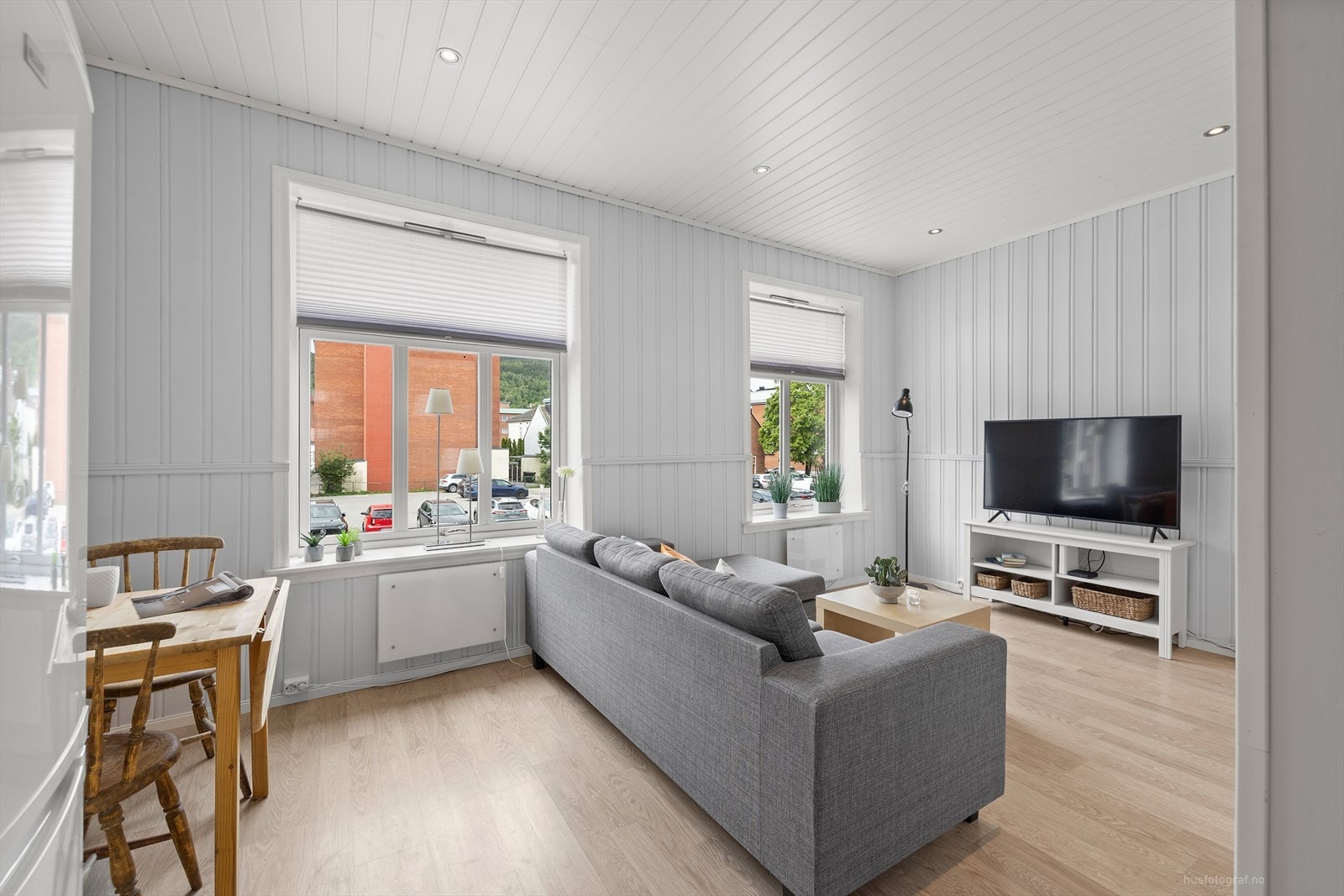 Det er god plass til møblering av sofagruppe og spisebord Galleribilde