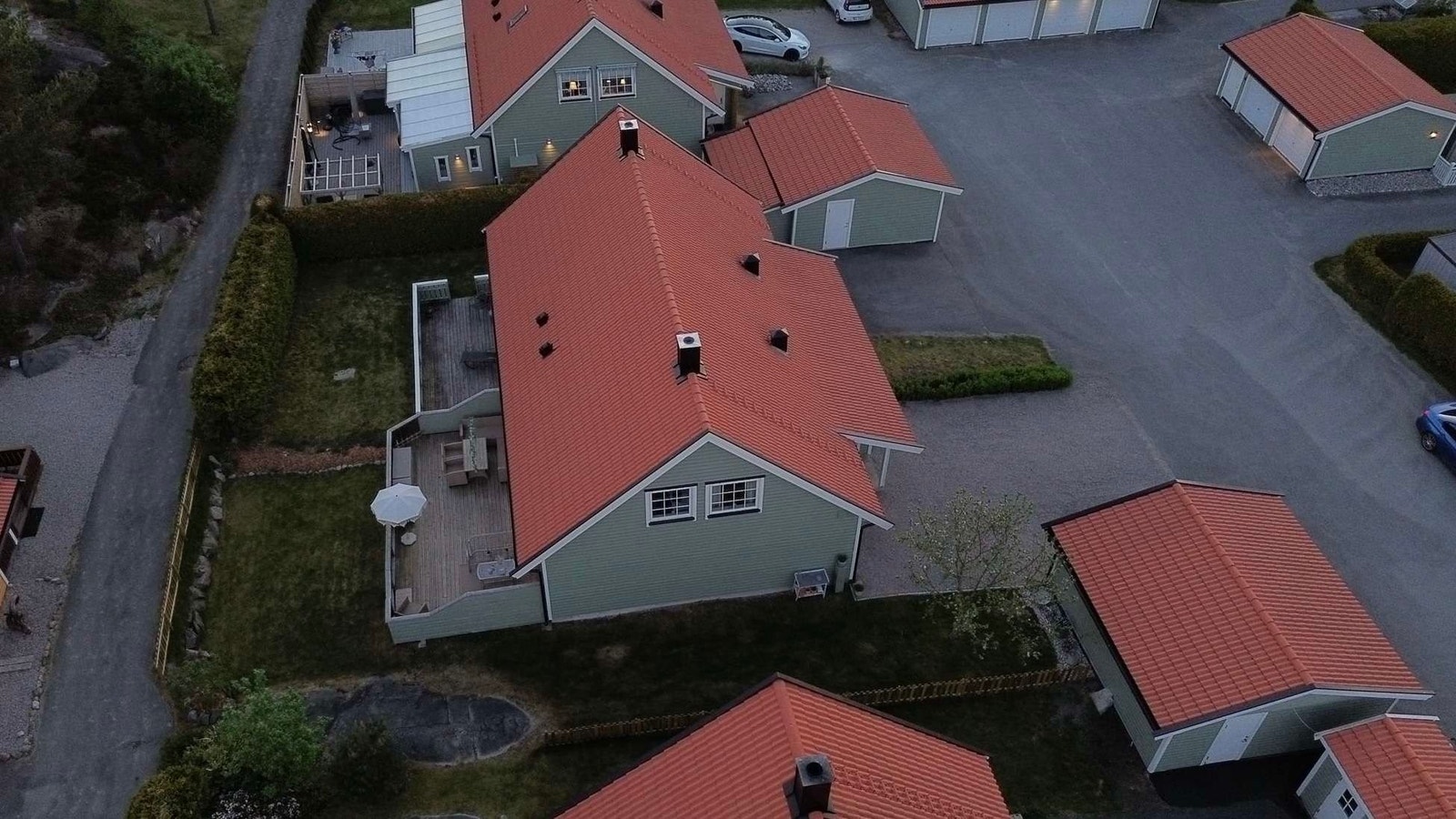 Her har du alt du trenger på en flate inkl. sportsbod, og kontor, barne/gjesterom i 2.etasje. Galleribilde