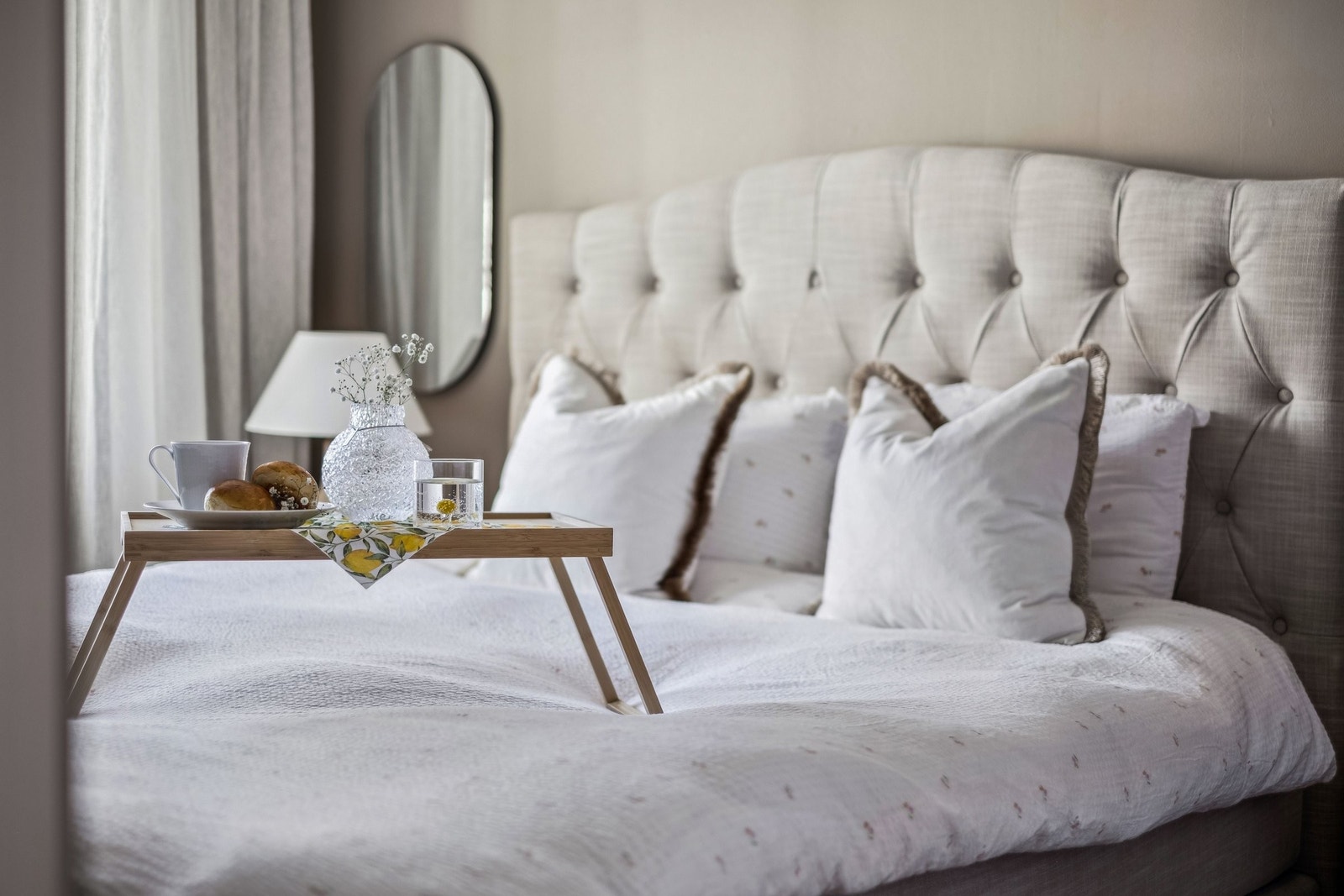 Hovedsoverommet. Soverommet har god plass til både dobbel seng og garderobeskap. Galleribilde