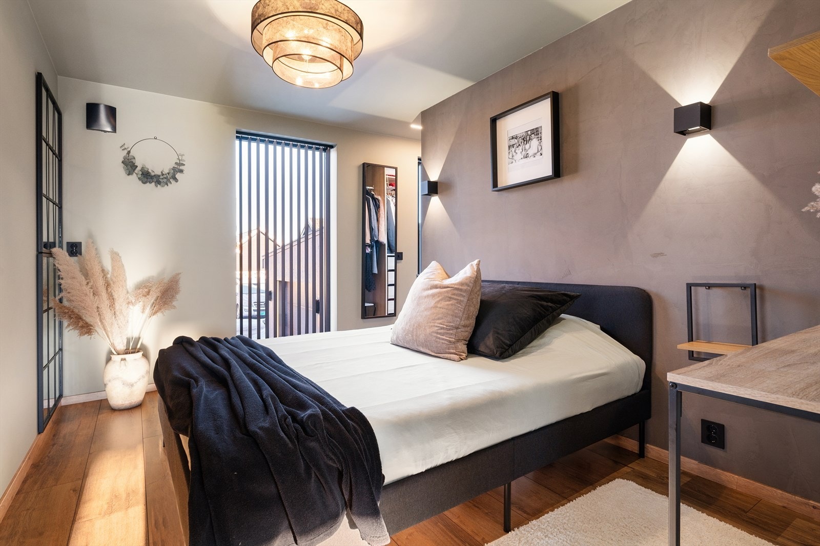 Velkommen til boligens hovedsoverom. Galleribilde