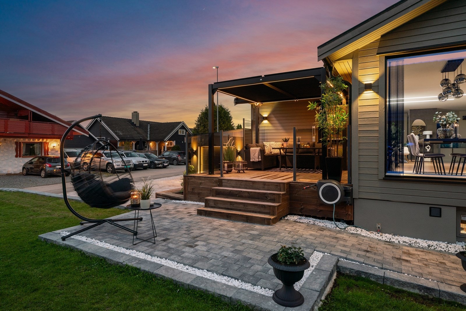 Perfekt uteplass om du ønsker å invitere venner og familie til en hyggelig sammenkomst. Galleribilde