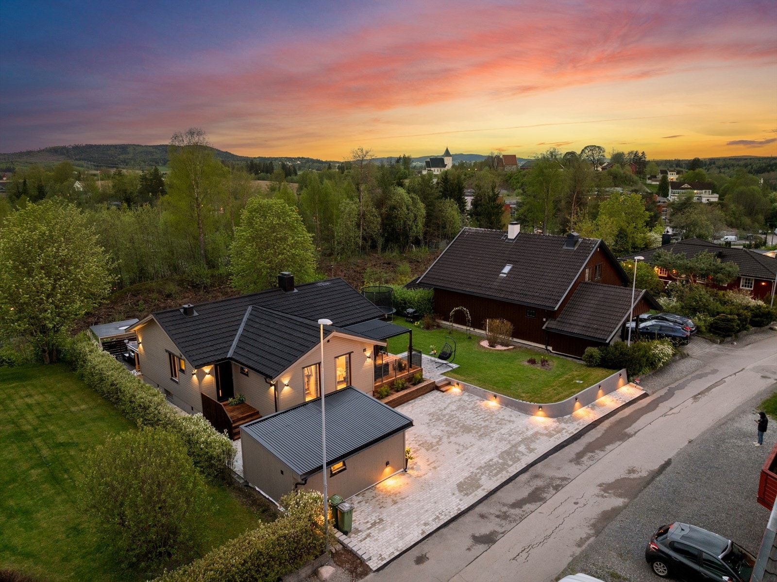 Eiendommen ligger i et trygt og barnevennlig nabolag på Frogner i Lillestrøm kommune. Galleribilde