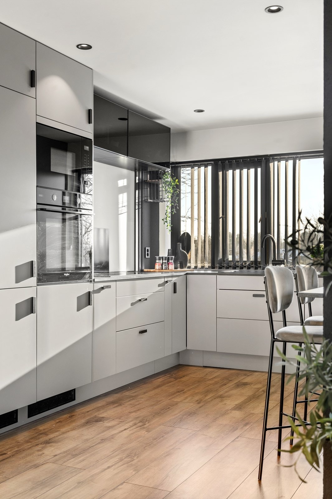 Smarte løsninger sikrer både funksjonalitet og oppbevaringsplass. Galleribilde