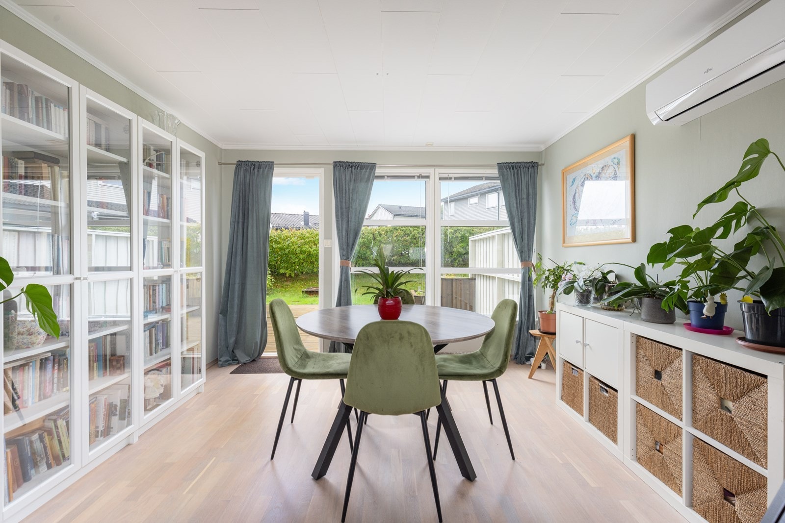 I stuen er det installert flexi duo ventilasjon i 2023. Sentralstøvsuger montert. Galleribilde