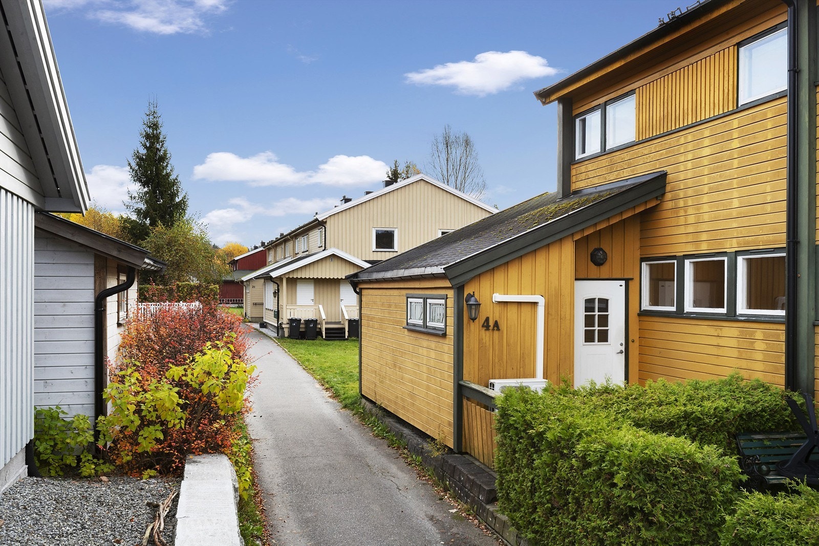 Enderekkehus beliggende i et familievennlig boligområde ved inngangen til vakre Sørmarka, på Siggerud Galleribilde