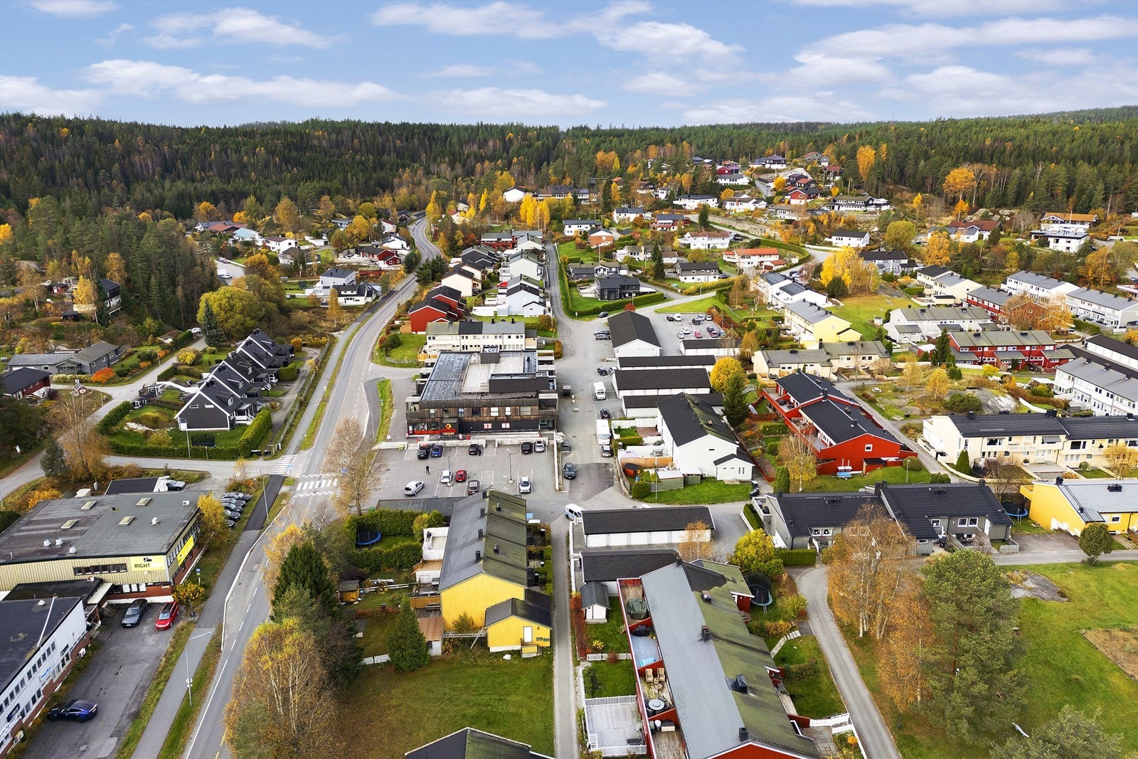 Siggerud er et lite og trivelig tettsted med rundt 1500 innbyggere, omgitt av vakker natur og landlige omgivelser Galleribilde