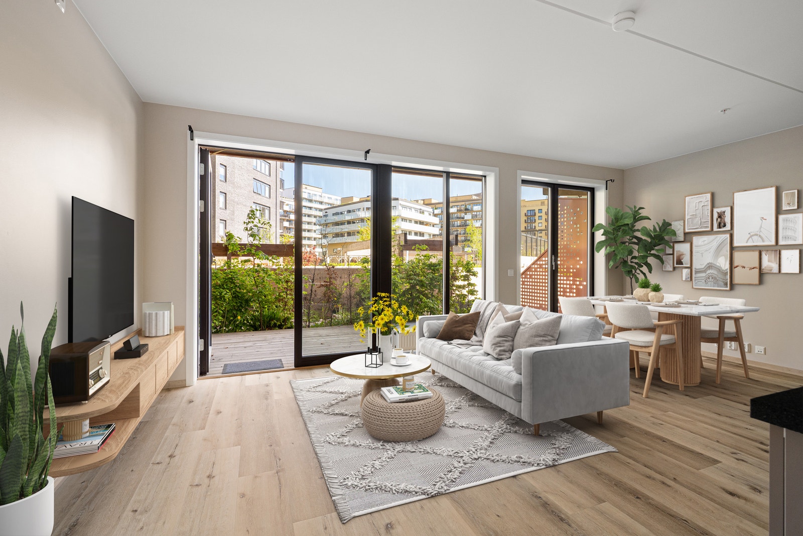 Åpen og innbydende stue med store vinduer som slipper inn rikelig med dagslys og gir en luftig romfølelse. Galleribilde