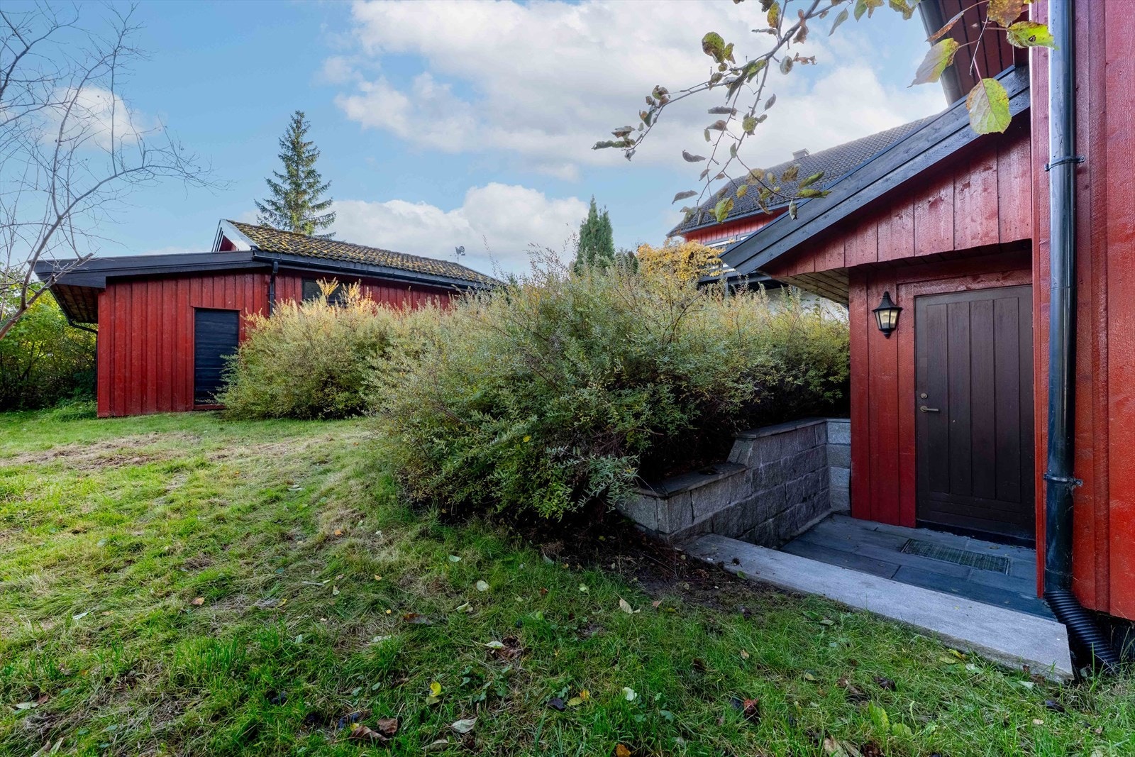 Underetasjen har egen inngang. Galleribilde