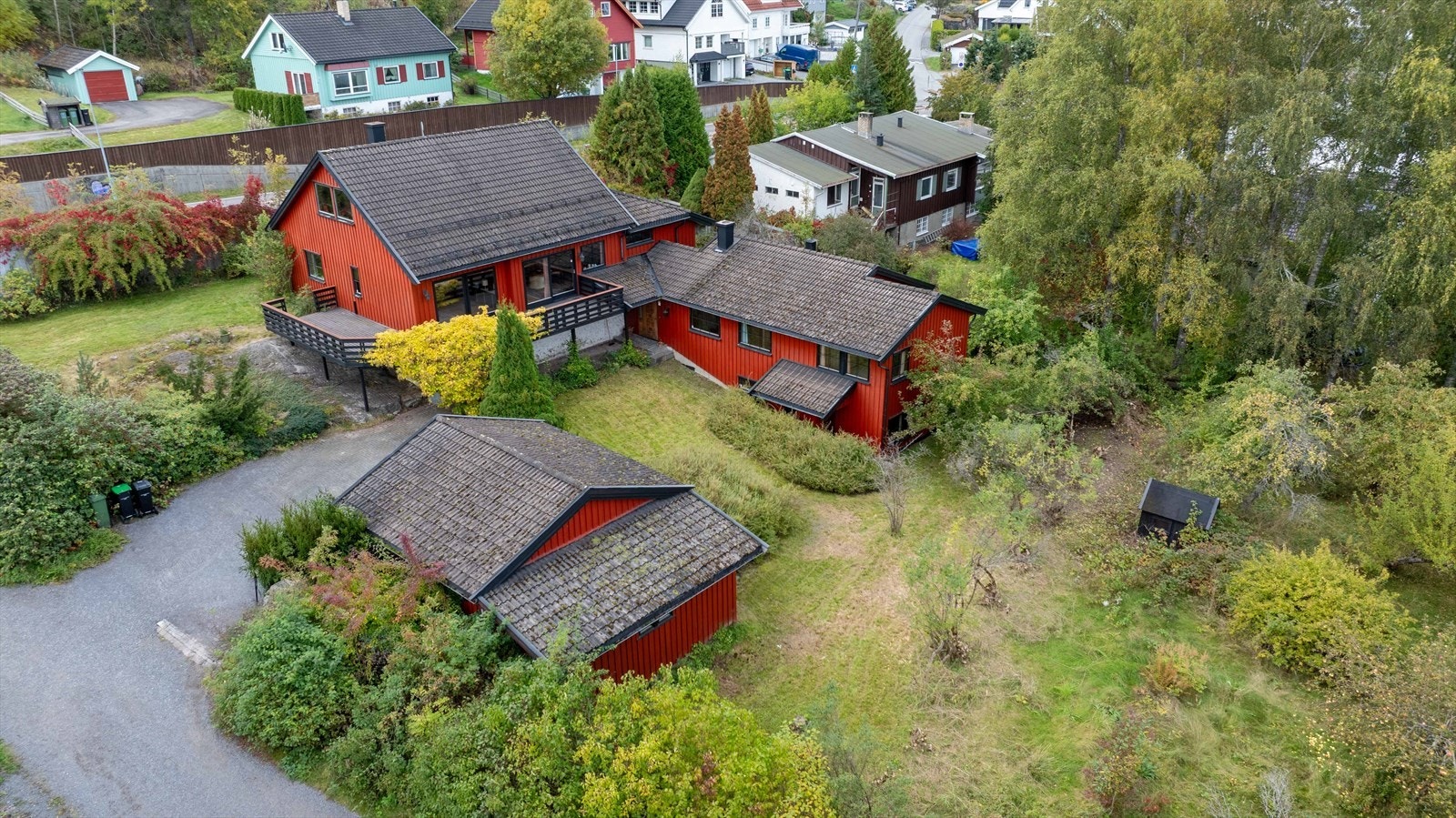 Her får du en eiendom med en romslig tomt, flott utsikt og alle forutsetninger for å skape din drømmebolig! Galleribilde