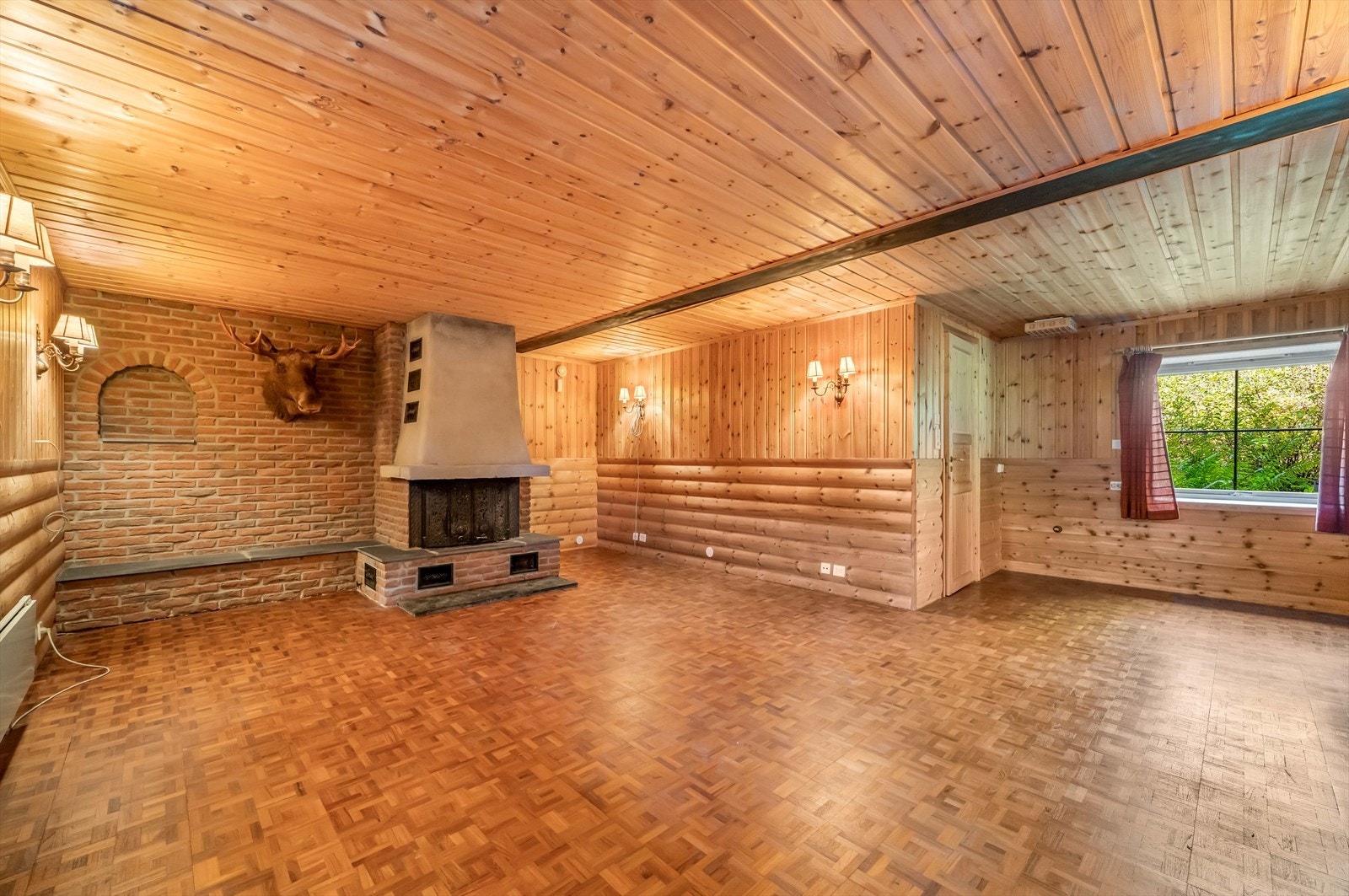 Stor kjellerstue med mange bruksmuligheter. Galleribilde