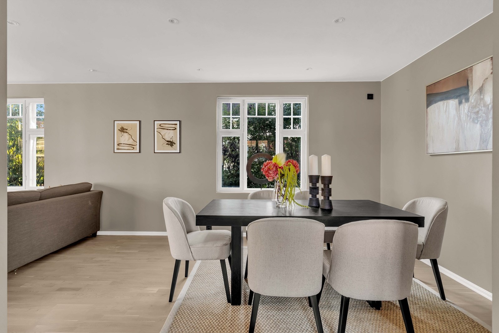 I andre enden av stuen finner du en flott spisestue - perfekt for lystige lag! Galleribilde