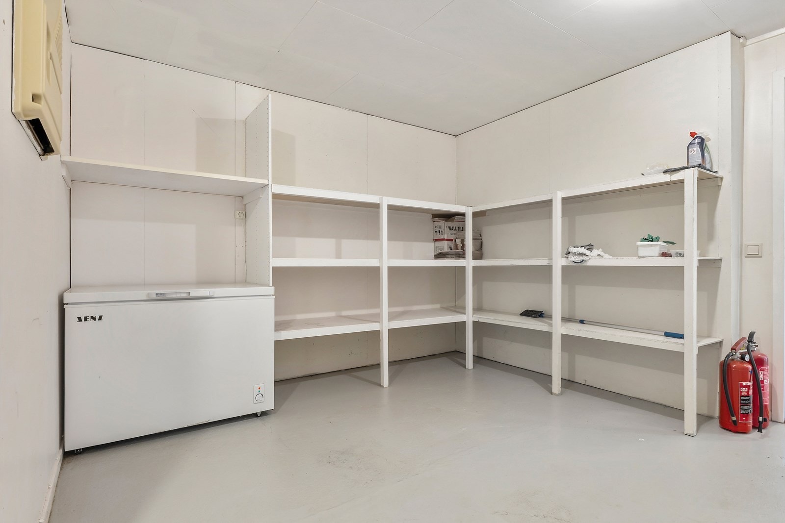 Mye lagringsplass og muligheter for for å holde orden på div. sesongutstyr mm. Galleribilde