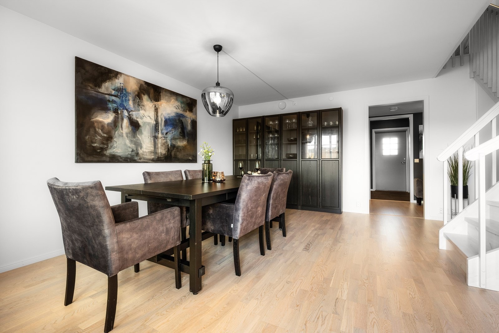 Leiligheten fremstår som velholdt - her kan man flytte rett inn! Galleribilde