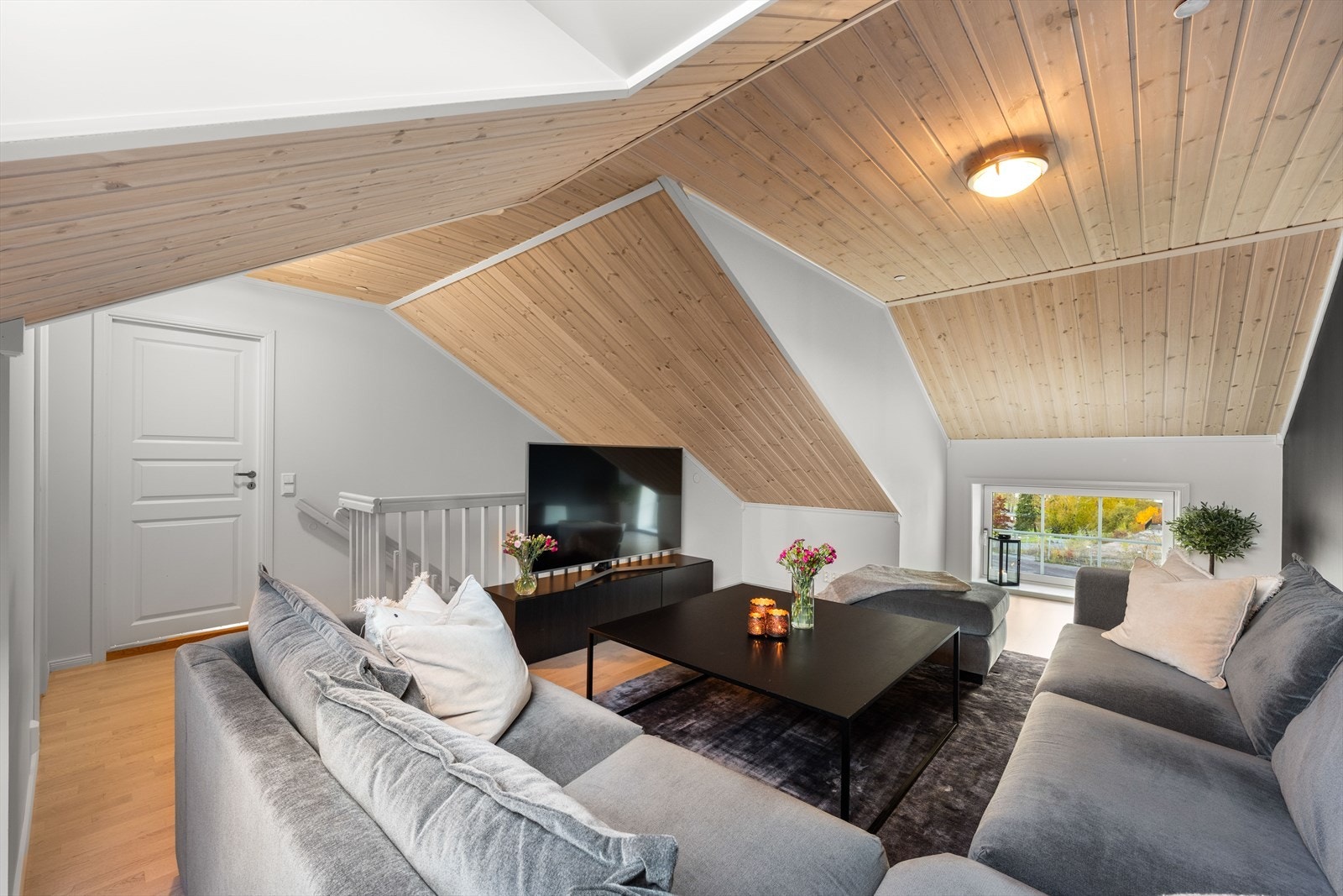 Koselig loftstue. Galleribilde