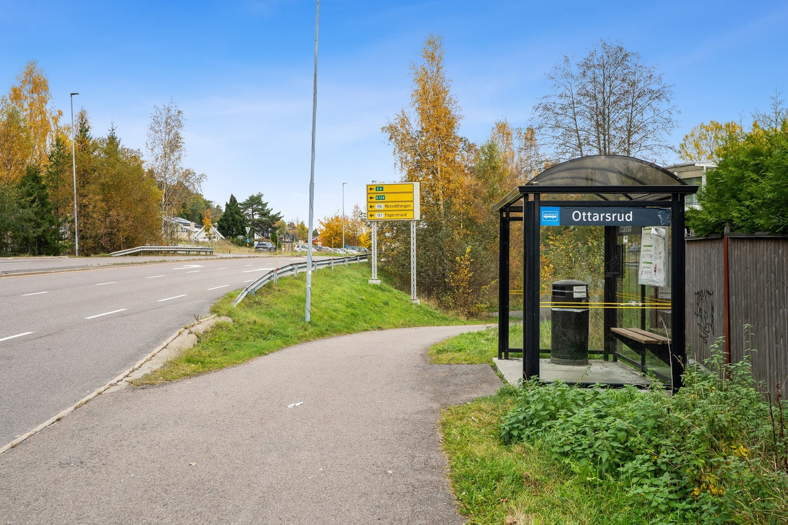 Busstopp rett utenfor døren - ekspressbuss til Oslo på ca. 30 minutter Galleribilde