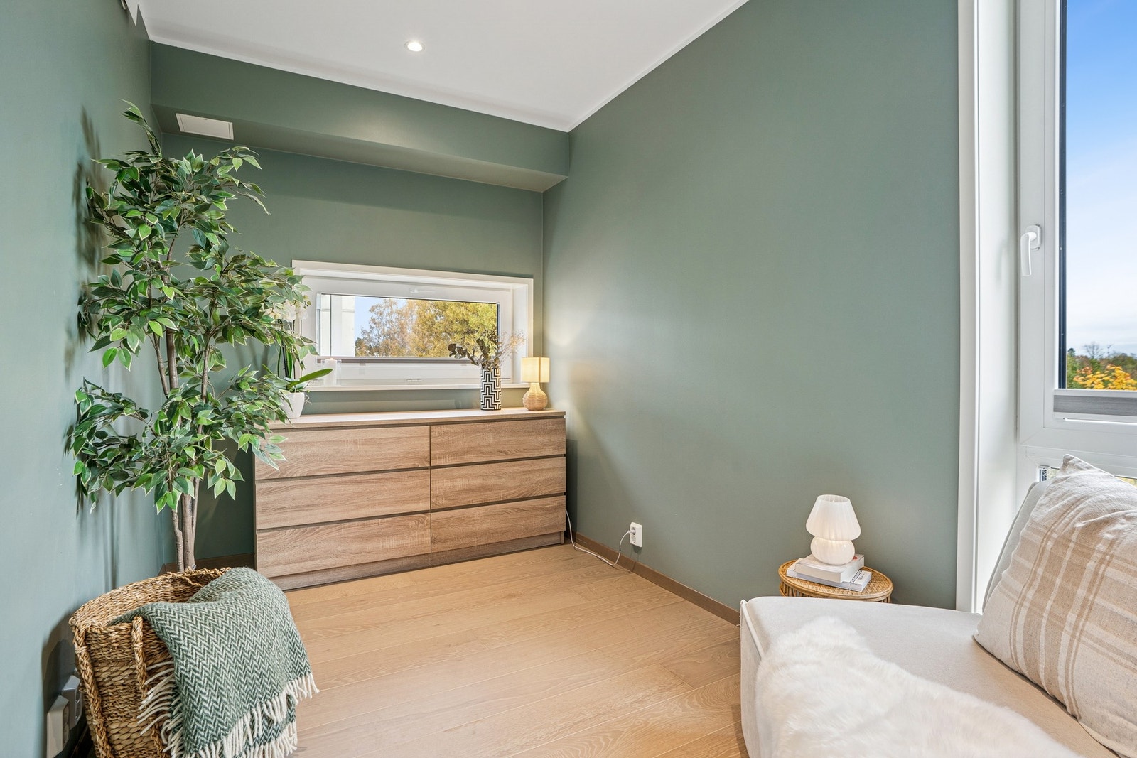 Godt lysinslipp på begge soverom. Galleribilde