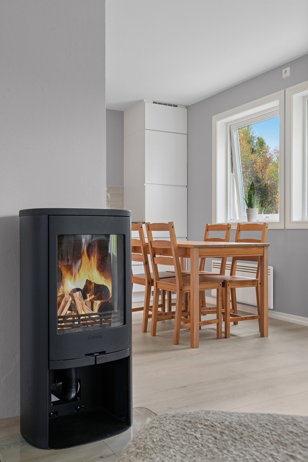 Peisovn som varmer godt på kalde høstkvelder. Galleribilde