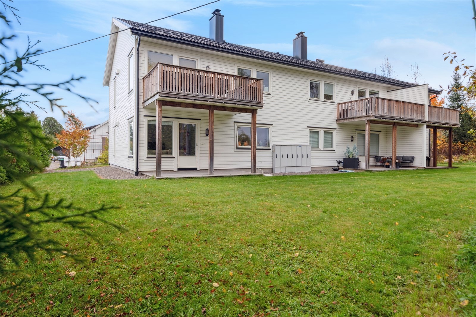 Vestvendt uteplass ut mot friareal. Galleribilde