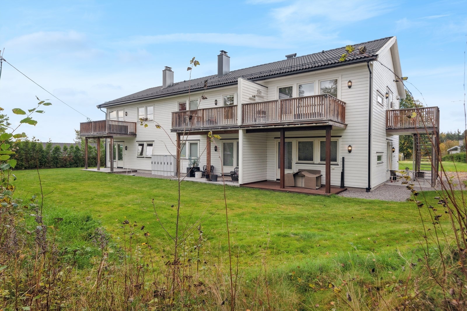 Fra eiendommen er det kort gangavstand inn til sentrum. Galleribilde