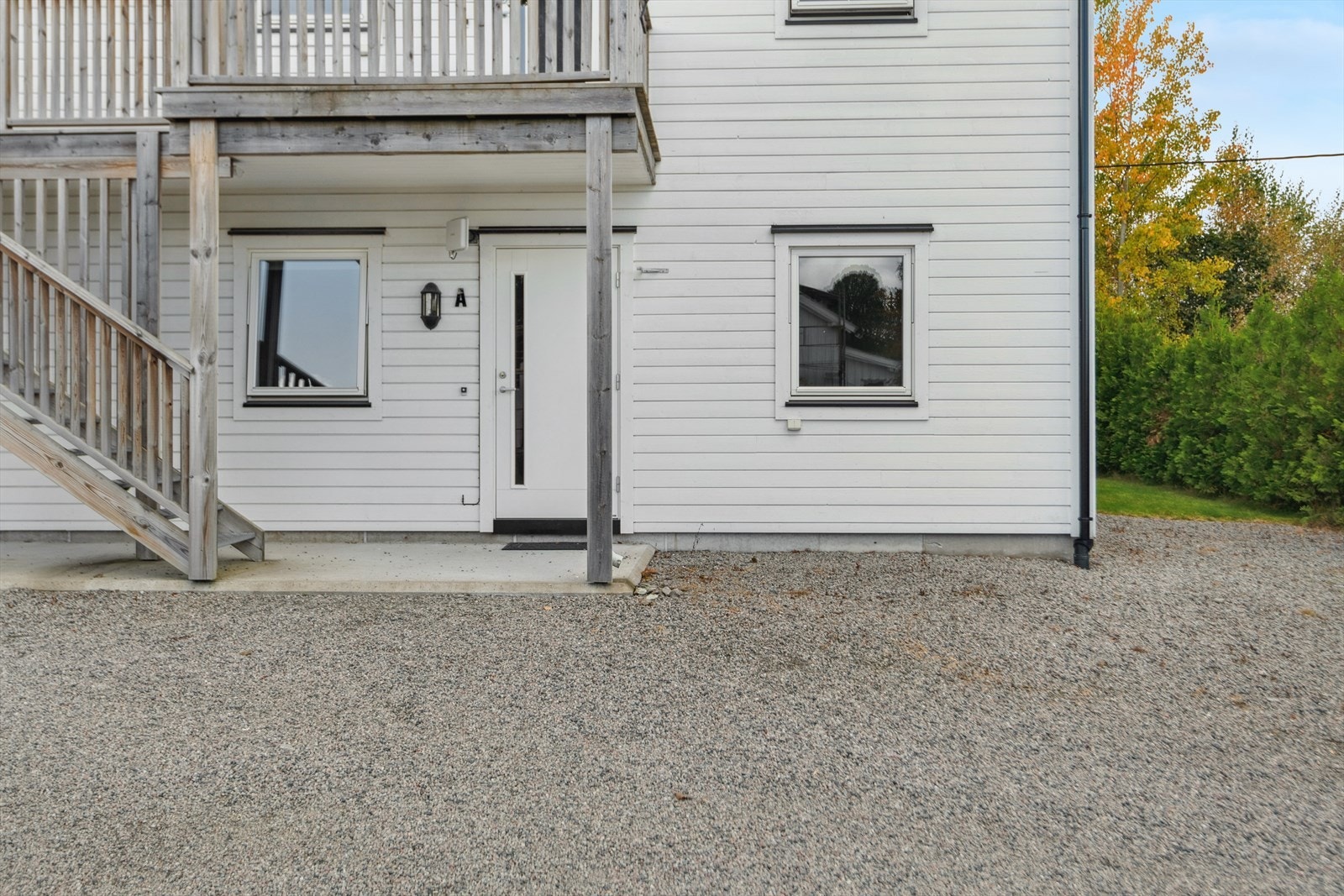 Overbygget inngangsparti er svært praktisk når snøen kommer. Galleribilde