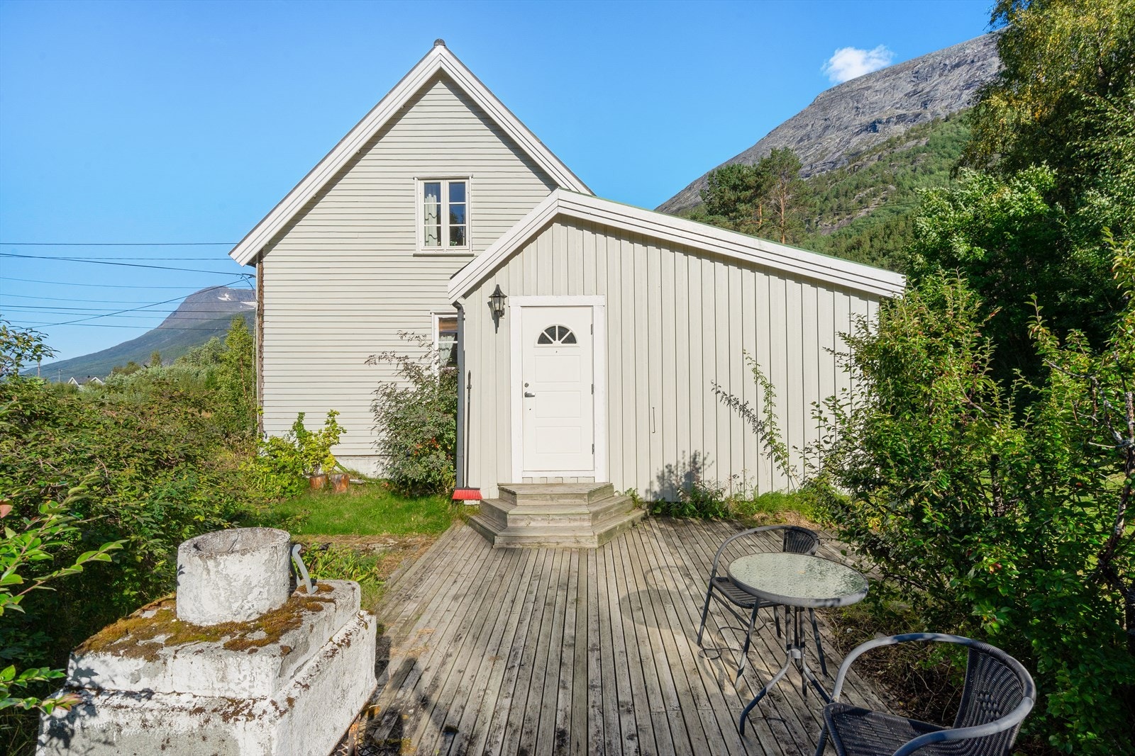 Hyggelig inngangsparti med direkte adkomst til terrasse og uteplass Galleribilde