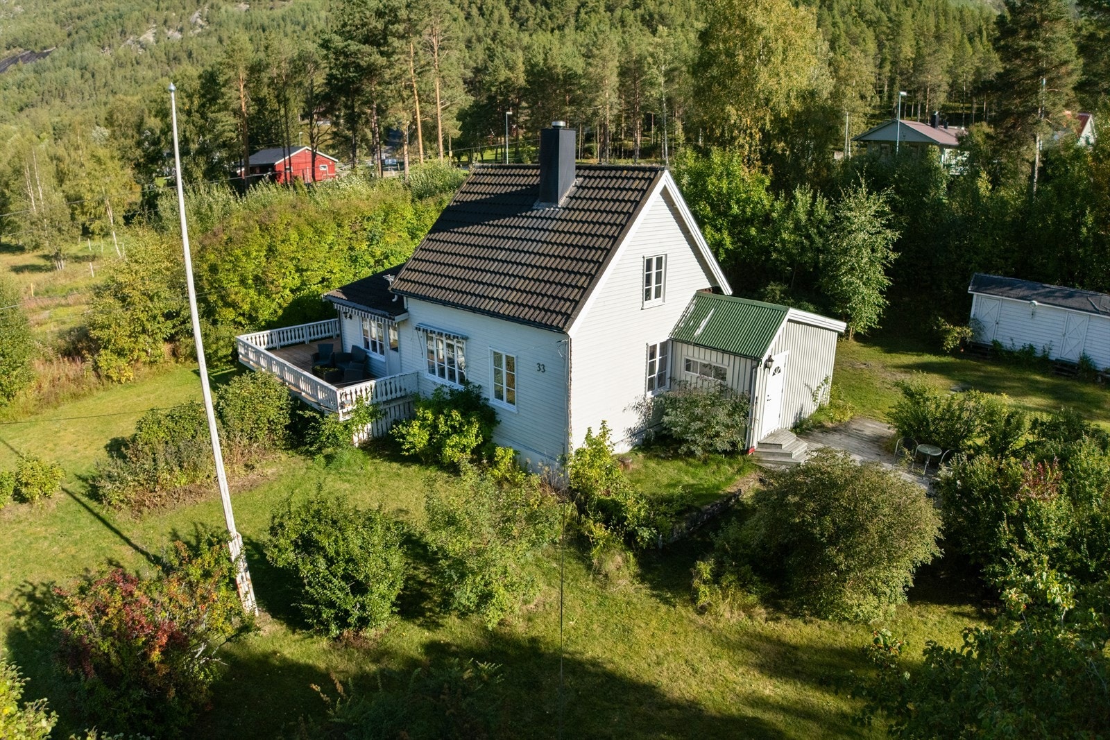 Hyggelig fritidseiendom med romslig tomt og fantastisk utsikt Galleribilde