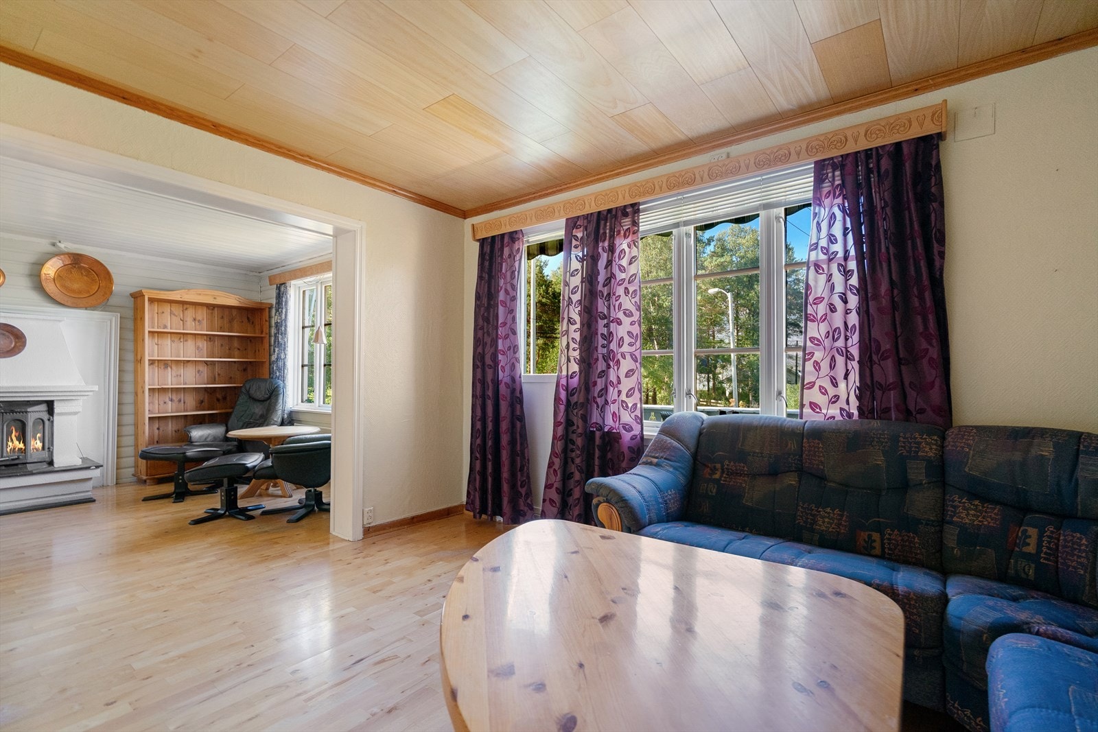 Ekstra stuedel med god plass til sofagruppe - ideelt for familie og venner Galleribilde