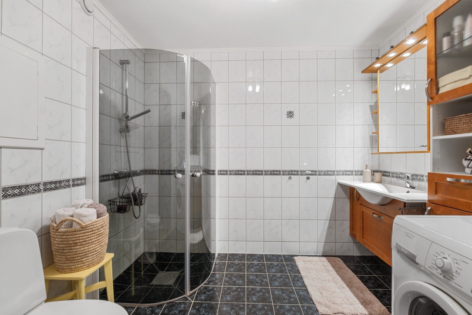 Flislagt bad med varme i gulv. Galleribilde