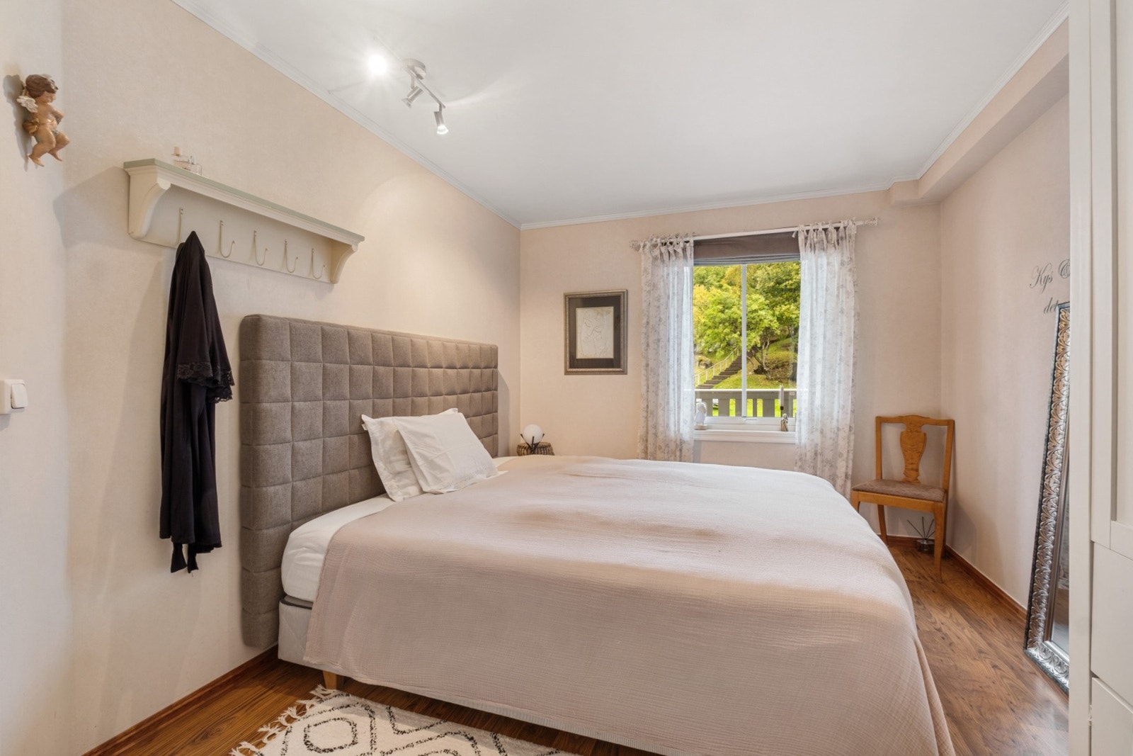 Stort hovedsoverom med god plass. Galleribilde