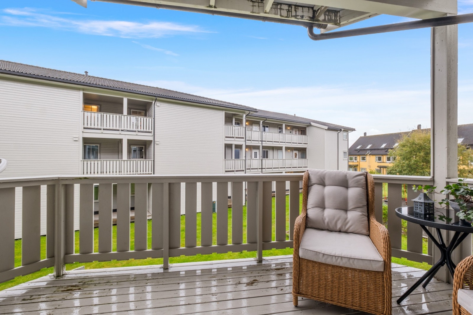 Solrik balkong med overbygg. Galleribilde
