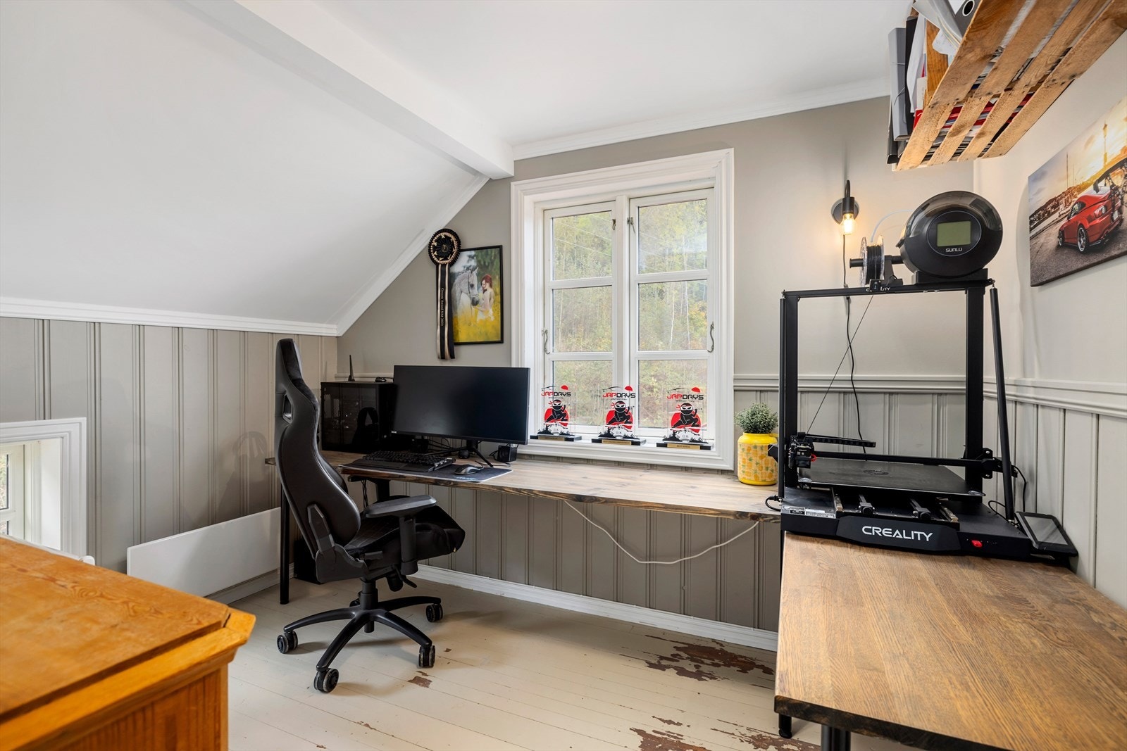 Med tre soverom kan man fint benytte to som eks gjesteværelse, barnerom eller hjemmekontor. Galleribilde