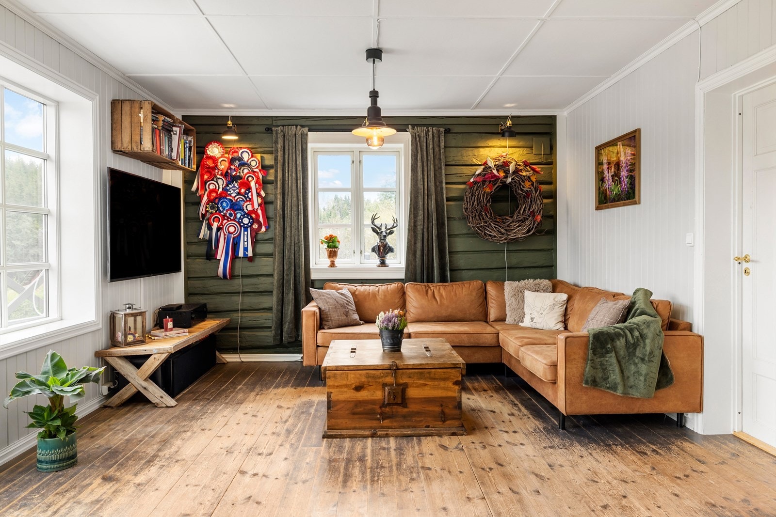 Her møter du et godt rom med naturlige møbleringsmuligheter. Galleribilde