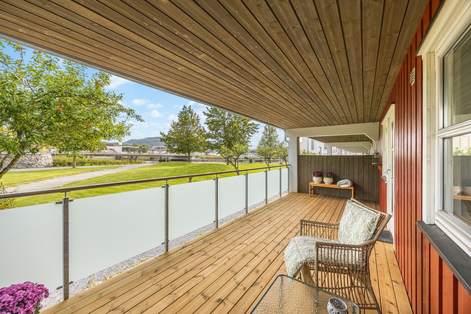 Utsikt over parkanlegg og mot Steinkjerelva Galleribilde