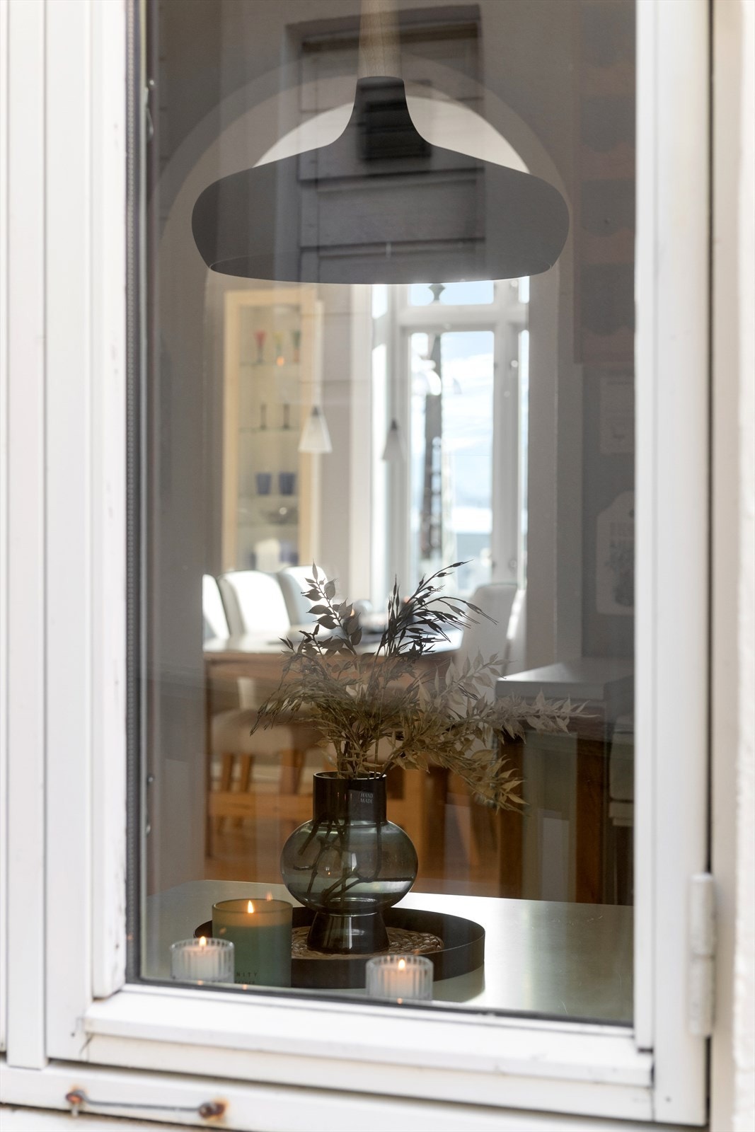 Detaljefoto fra kjøkkenvindu tatt fra nord Galleribilde