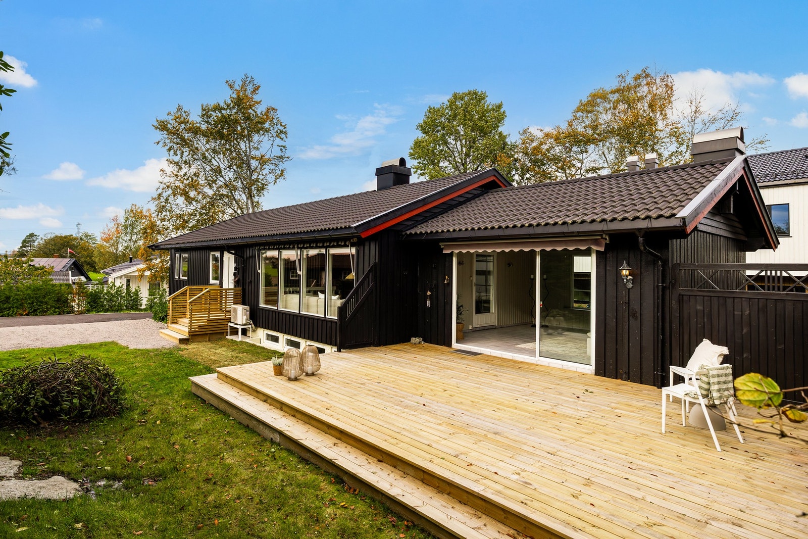 Solrike uteplasser mot syd-/vest og barnevennlig beliggenhet! Galleribilde