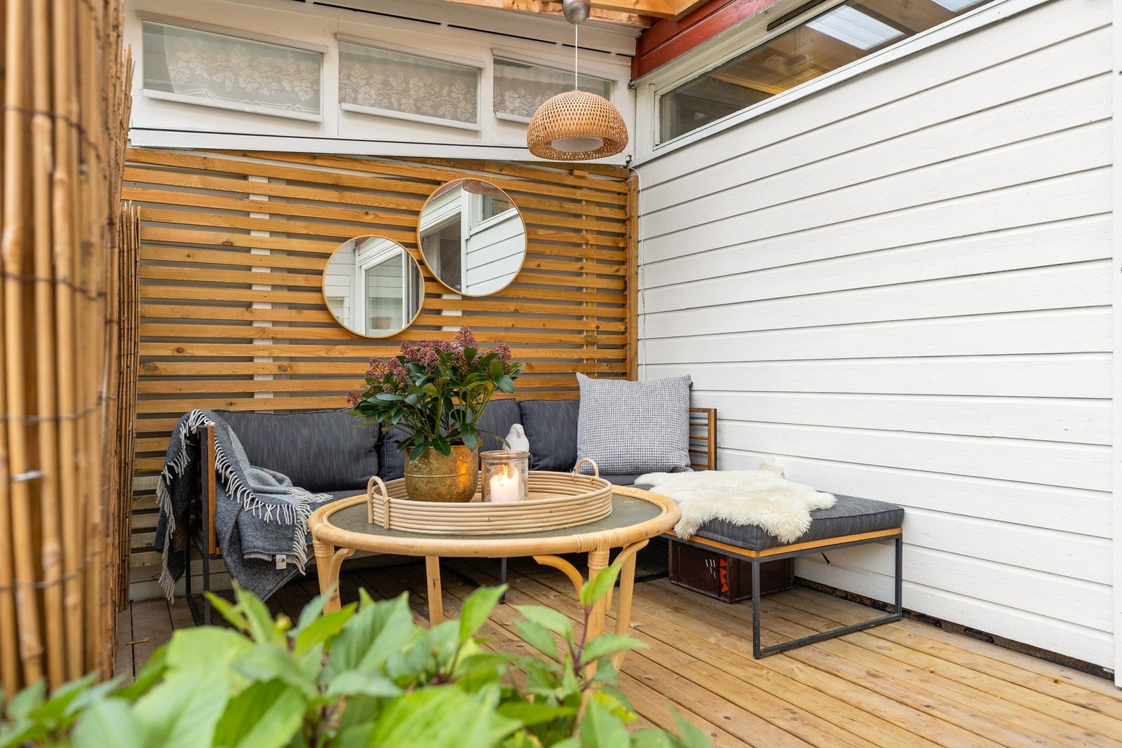 Vestvendt terrasse med gode solforhold Galleribilde