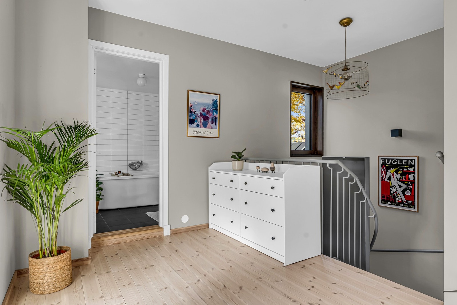 I øverste etasje har man 3 soverom samt hovedbad. Galleribilde