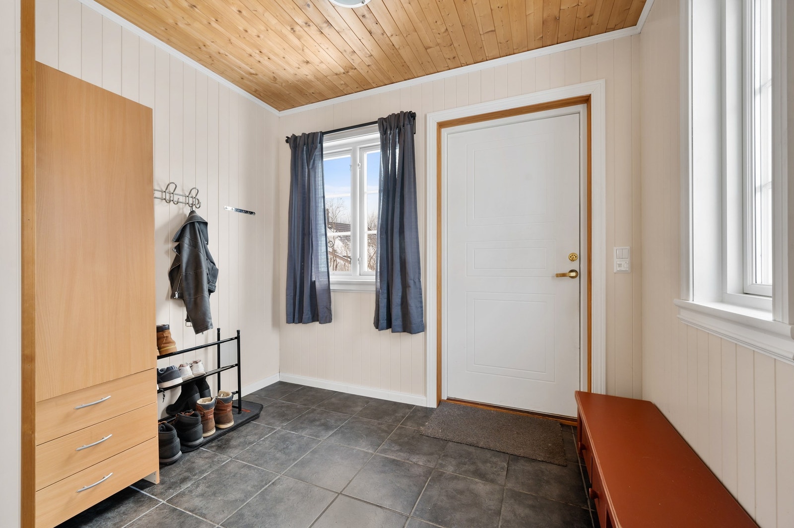 Vindfang med varmekabler i gulv Galleribilde